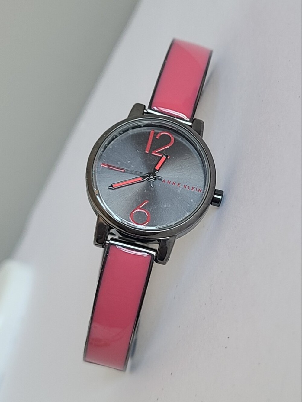 Anne KLEIN AK/1137 Designer Mod Two Tone Pink Grey Metallic Thin Strap Watch